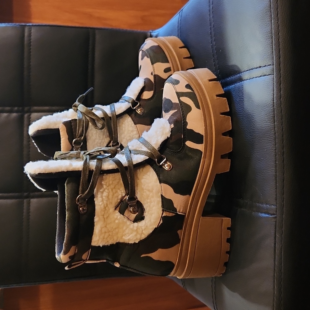Women Camouflage boots